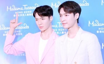 張藝興為蠟像揭幕 貼心教粉絲5個合照Pose (190228)