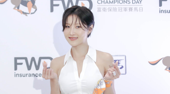 【現場直擊】華莎 HWASA 降臨沙田馬場!首登亮相圈舞台霸氣開唱 (260426)